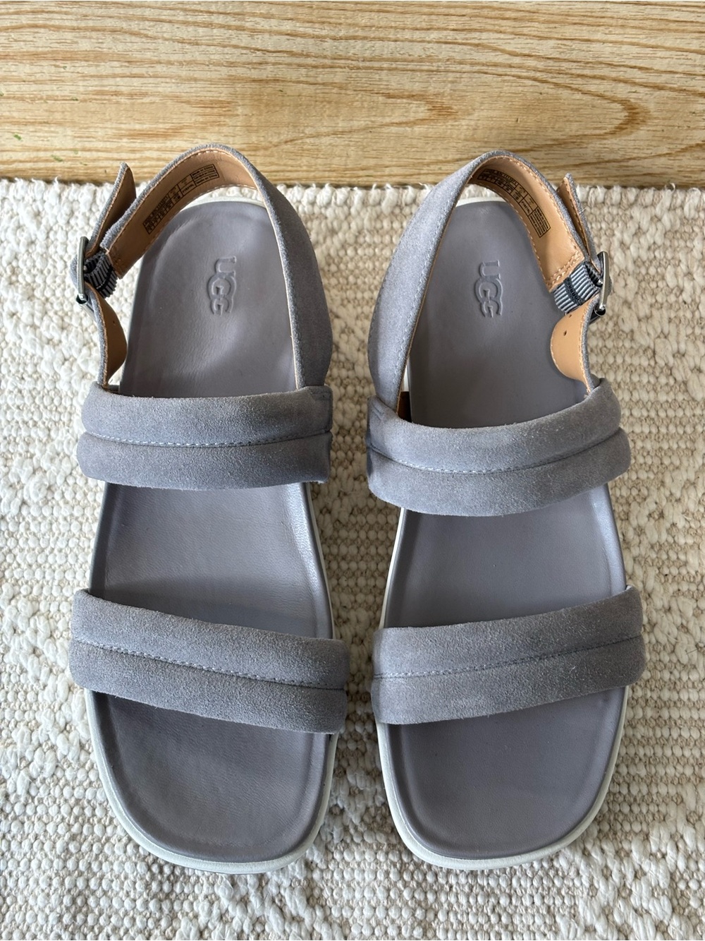 Ugg - Picture 5 of 6